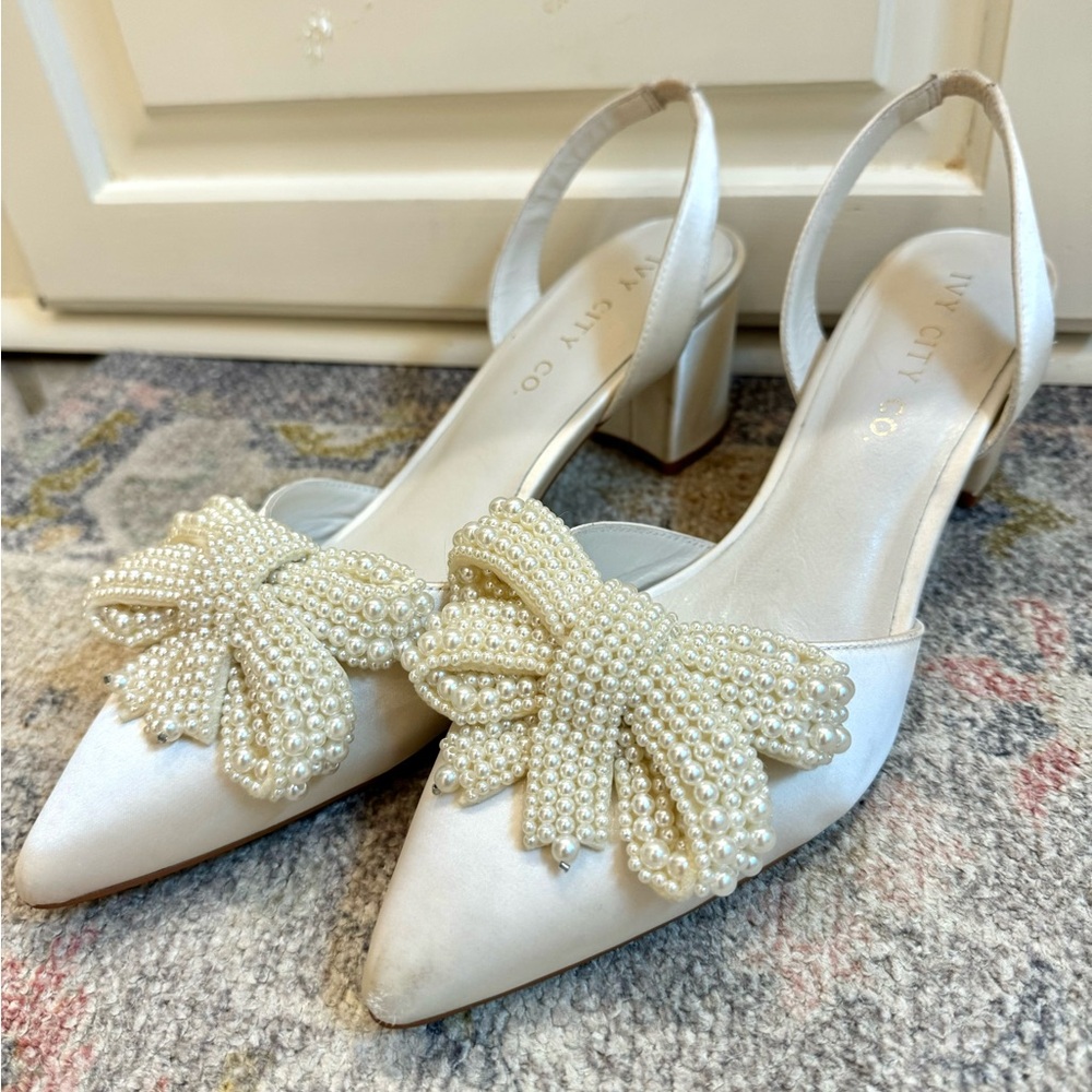 Ivy City Co pearl bow heels